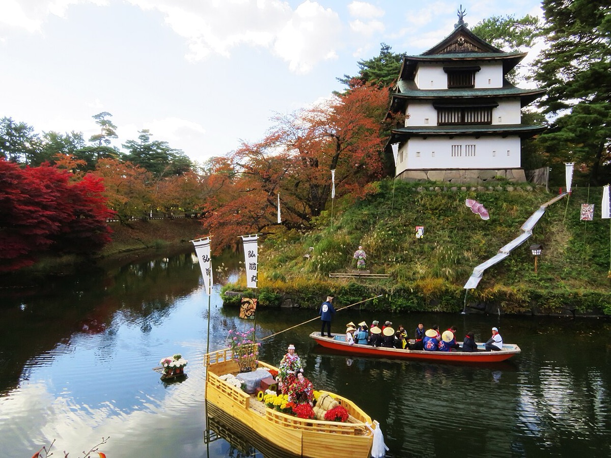 Hirosaki Castle Chrysanthemum and Autumn Leaves Festival