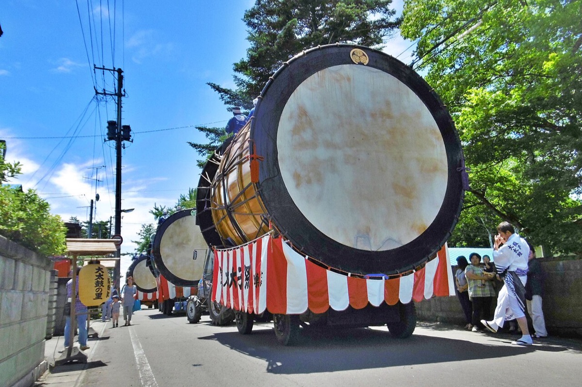 Tsuzureko Shrine Grand Festival (Tsuzureko Giant Drums)
