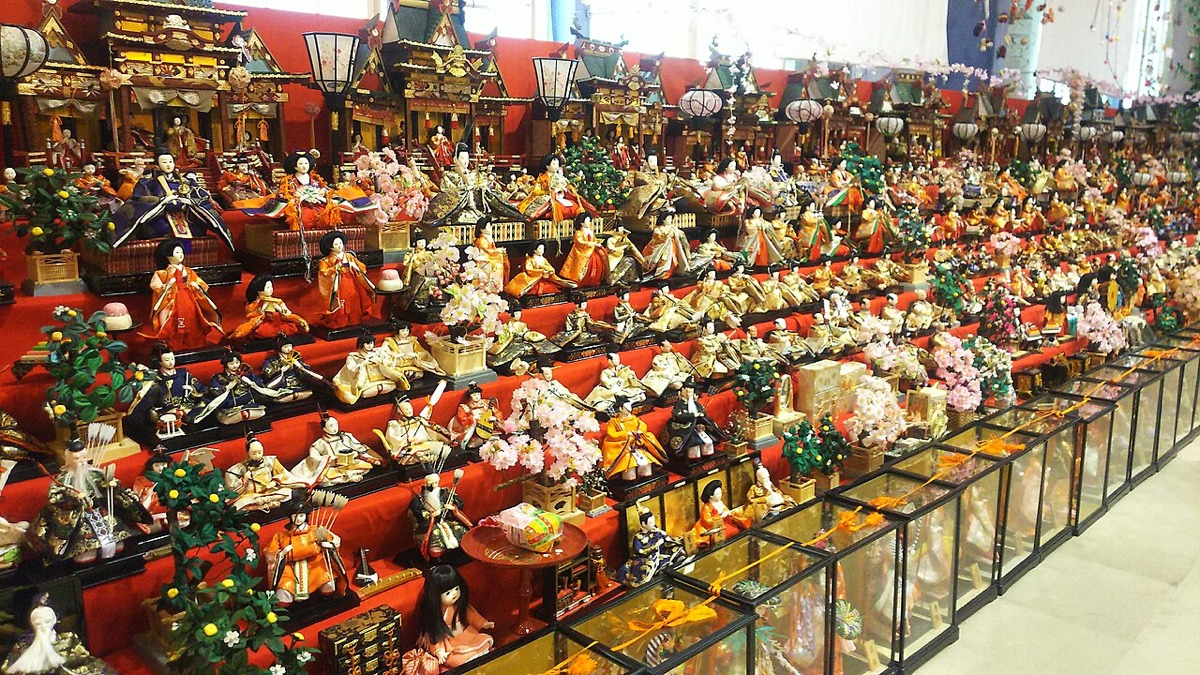 Big Hina Matsuri (Katsuura Doll Festival)